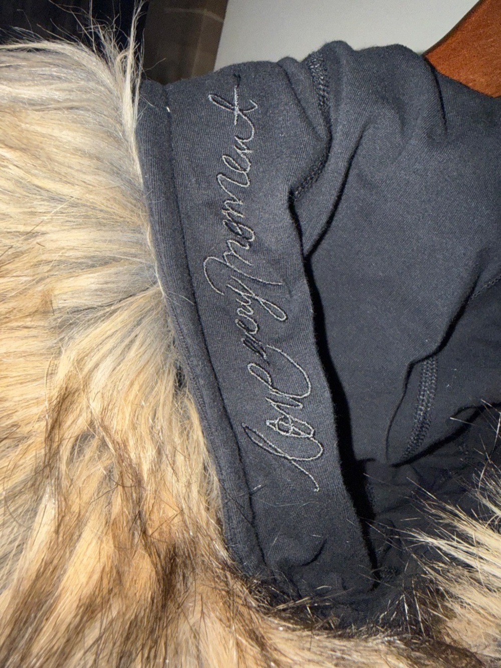 RARE VINTAGE Lululemon Scuba Hoodie Special Edition *Faux Fur Trim Black Size 8 - Picture 5 of 5